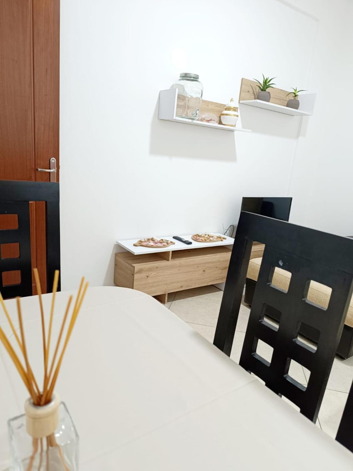 סרנדה Atlantis Apartments מראה חיצוני תמונה